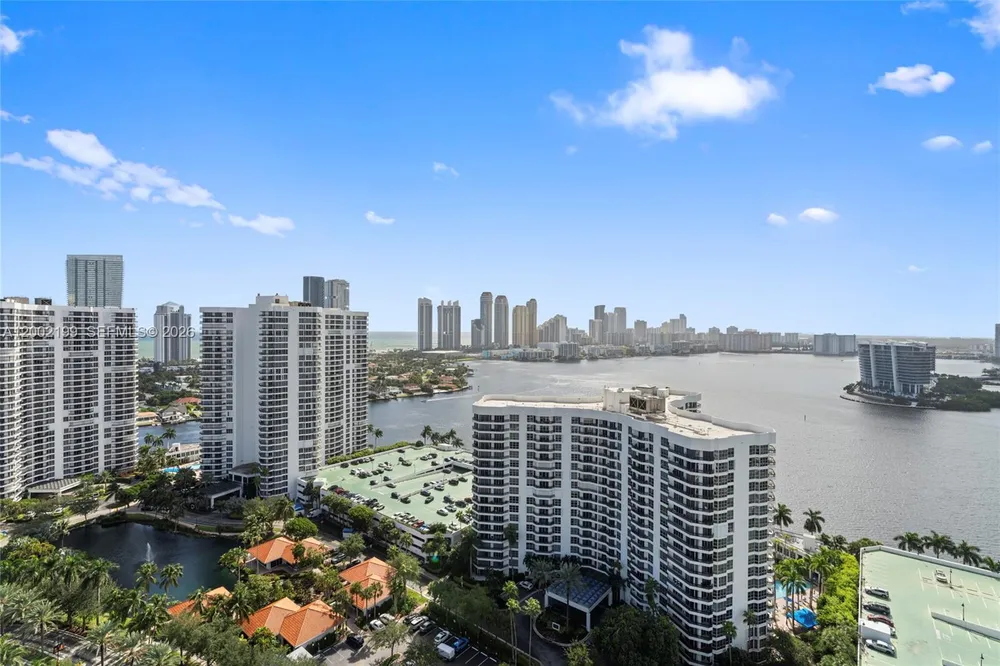 3500 Mystic Pointe Dr, Aventura, FL 33180