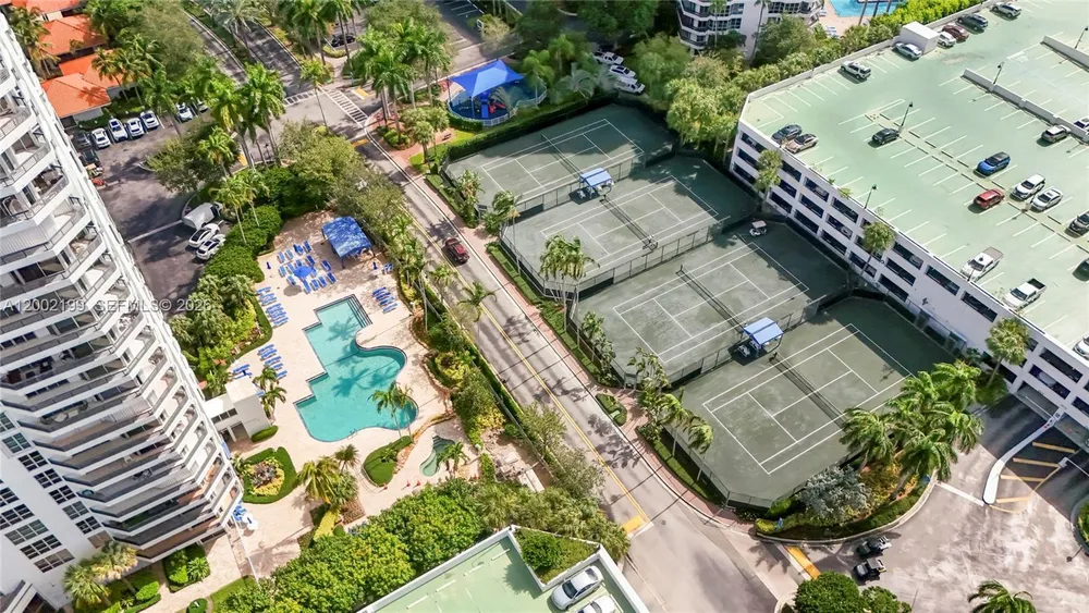 3500 Mystic Pointe Dr, Aventura, FL 33180