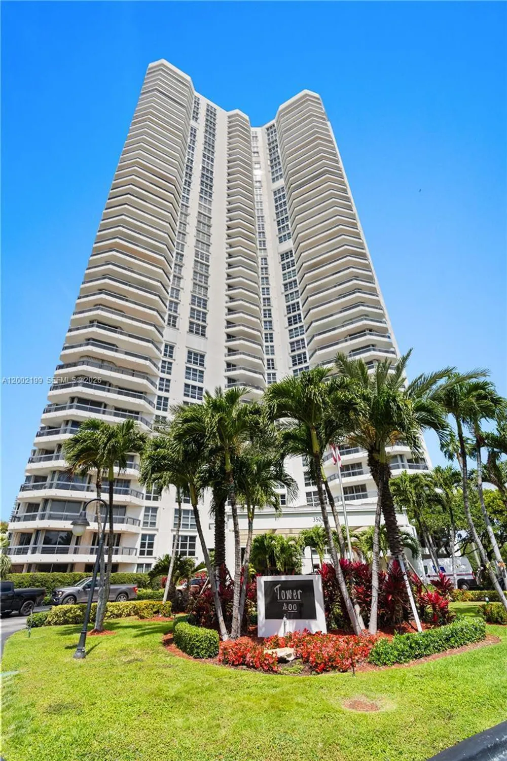3500 Mystic Pointe Dr, Aventura, FL 33180