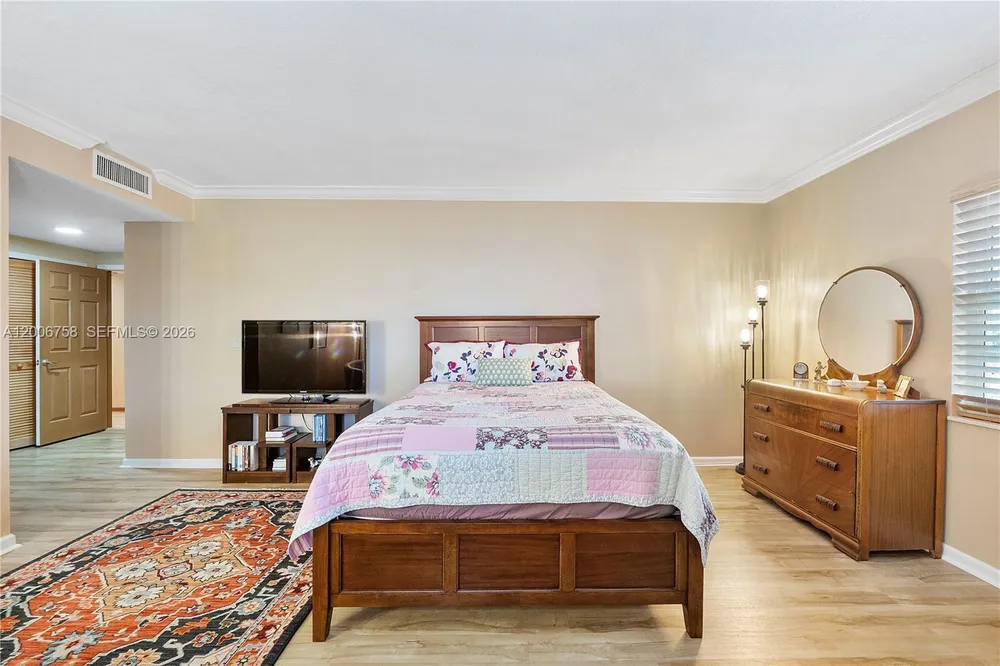 950 De Soto Rd, Boca Raton, FL 33432