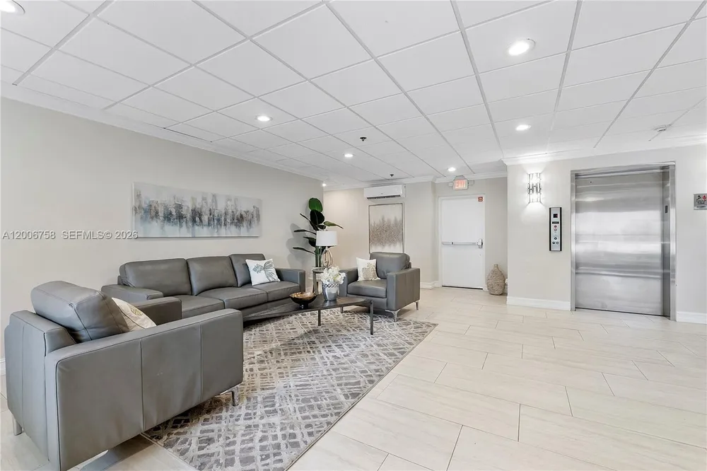 950 De Soto Rd, Boca Raton, FL 33432