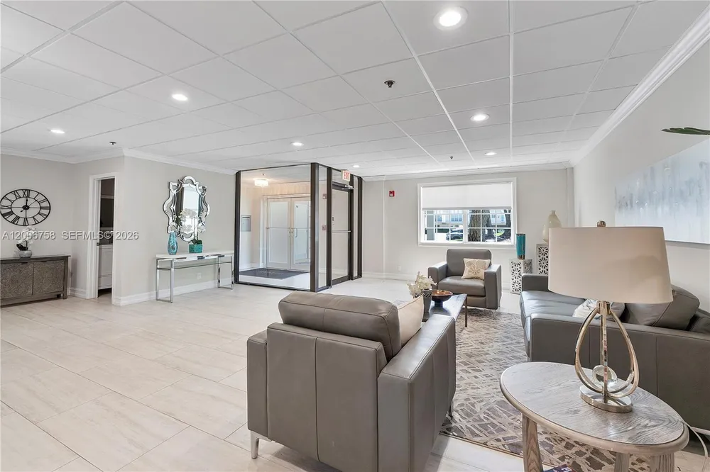 950 De Soto Rd, Boca Raton, FL 33432
