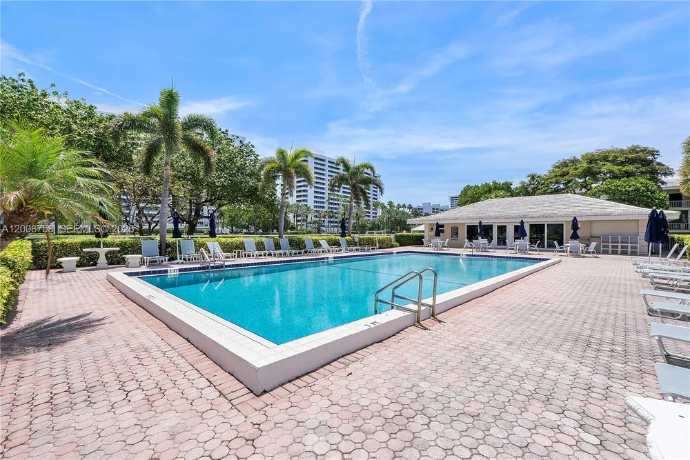 950 De Soto Rd, Boca Raton, FL 33432