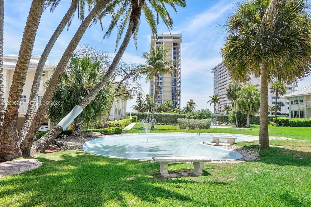 950 De Soto Rd, Boca Raton, FL 33432