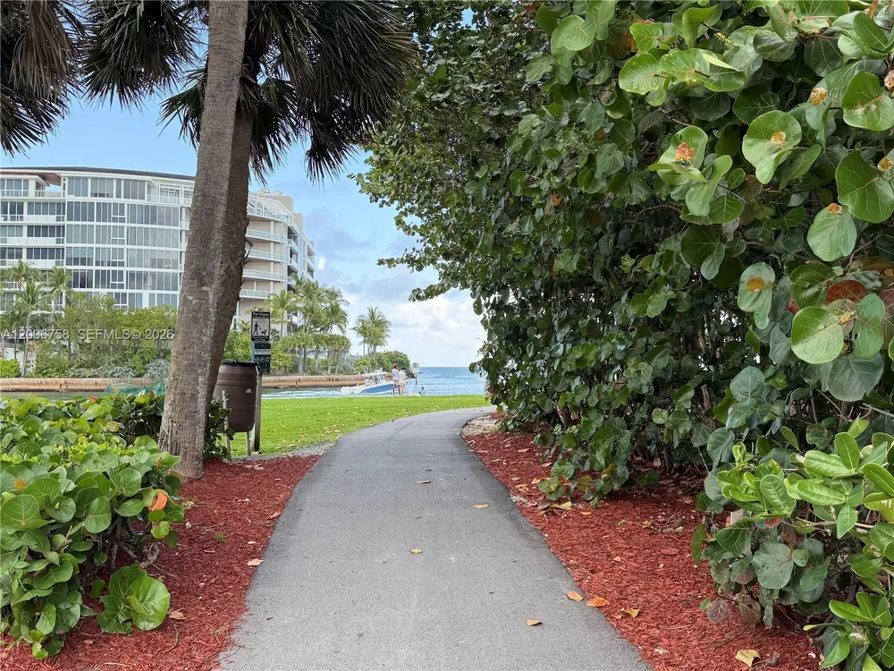 950 De Soto Rd, Boca Raton, FL 33432