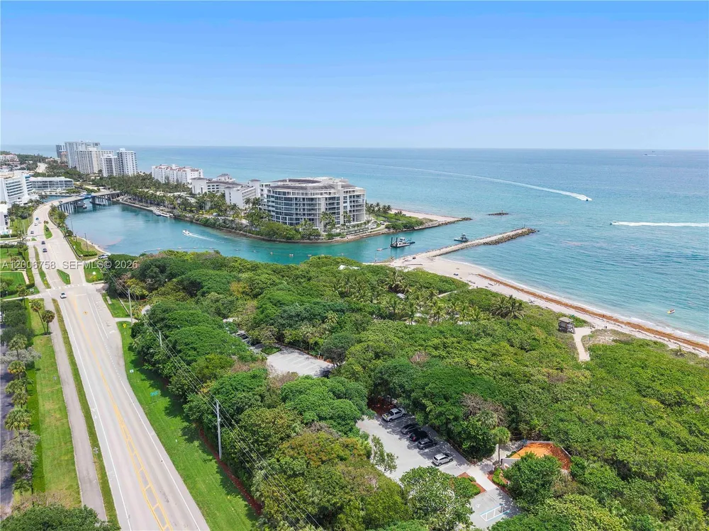 950 De Soto Rd, Boca Raton, FL 33432