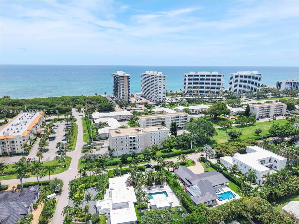 950 De Soto Rd, Boca Raton, FL 33432
