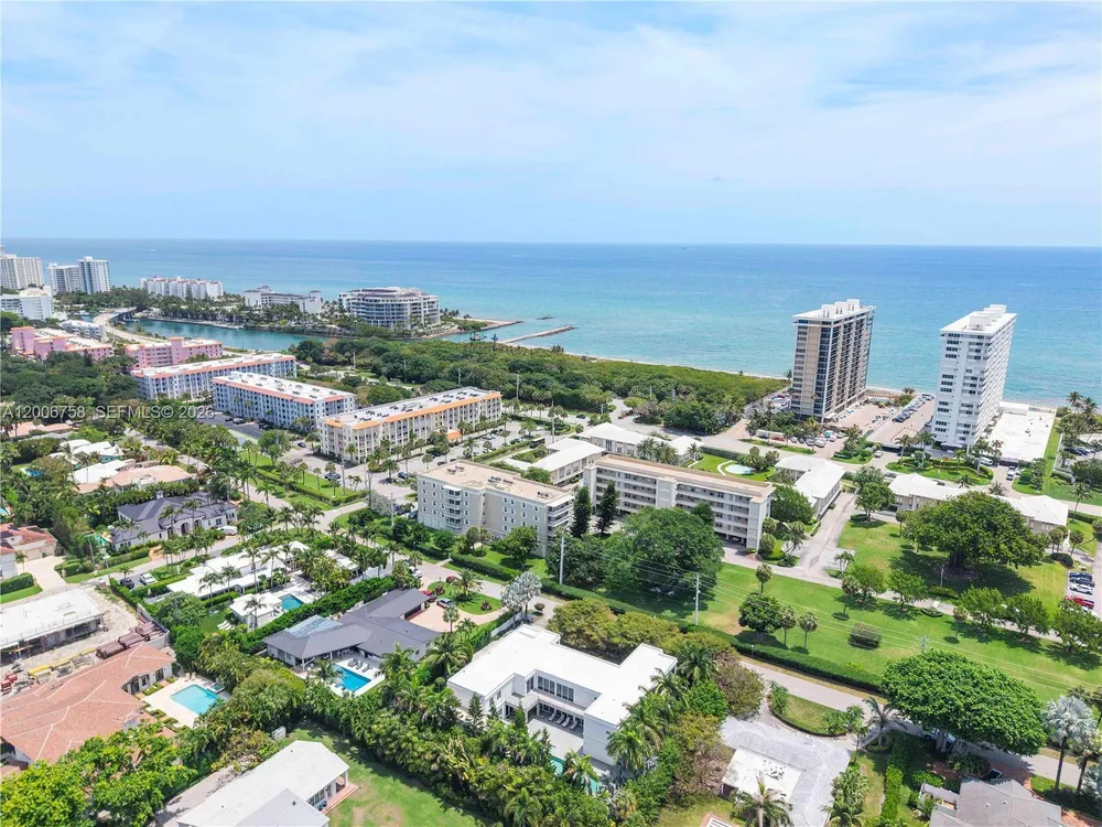 950 De Soto Rd, Boca Raton, FL 33432
