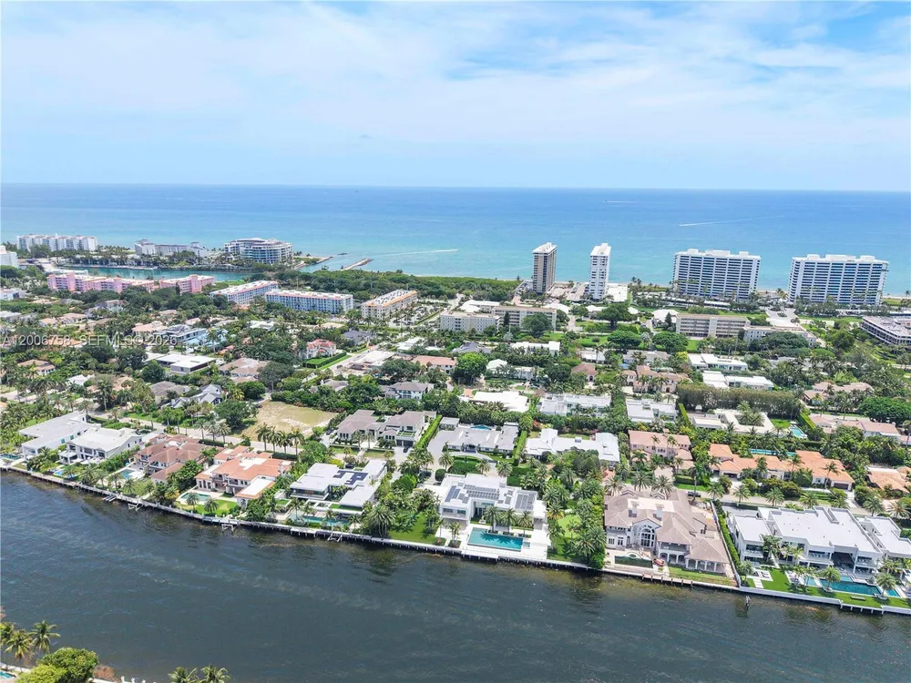 950 De Soto Rd, Boca Raton, FL 33432