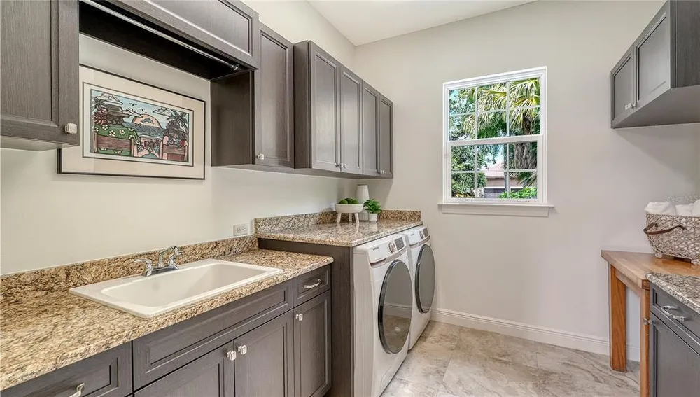 4127 Founders Club Dr, Sarasota, FL 34240