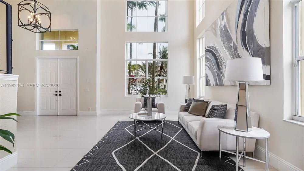 1646 Victoria Pointe Ln, Weston, FL 33327