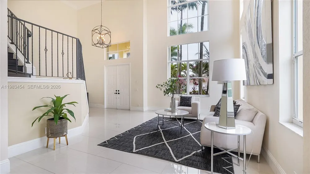 1646 Victoria Pointe Ln, Weston, FL 33327