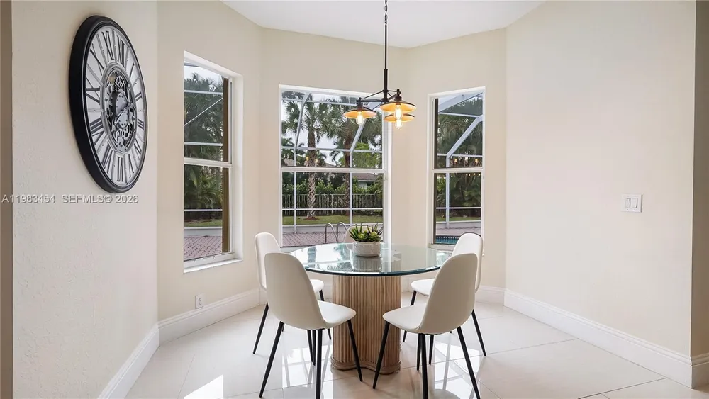 1646 Victoria Pointe Ln, Weston, FL 33327