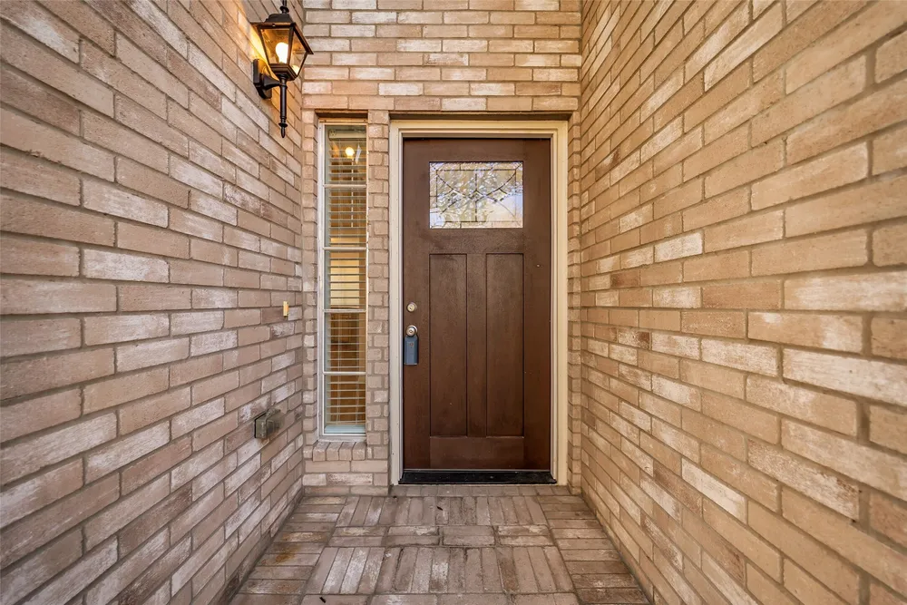15603 Mustang Island Dr, Sugar Land, TX 77498