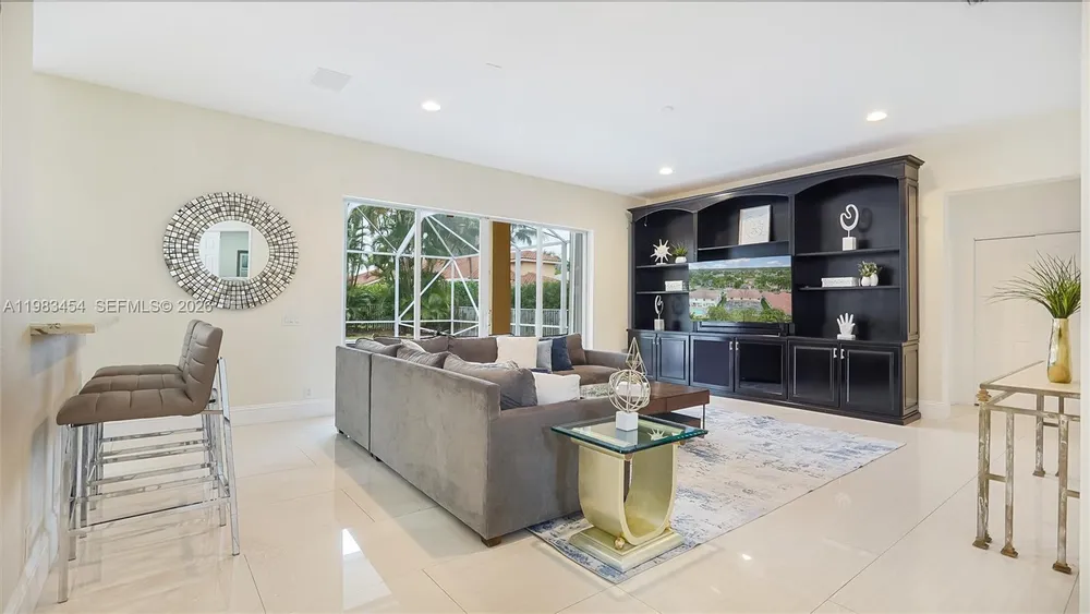 1646 Victoria Pointe Ln, Weston, FL 33327