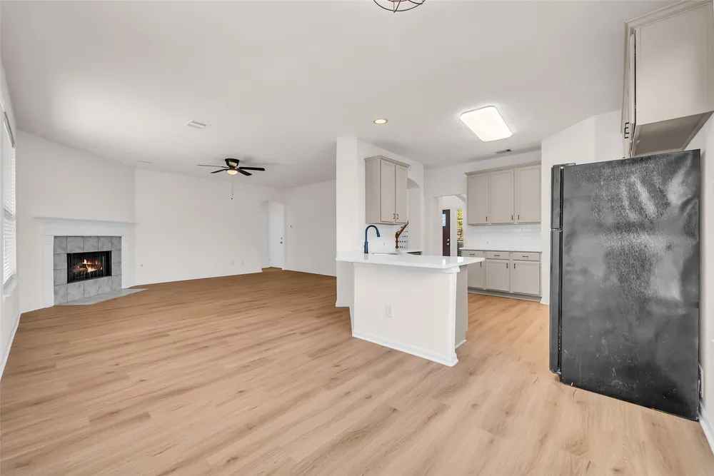 15603 Mustang Island Dr, Sugar Land, TX 77498