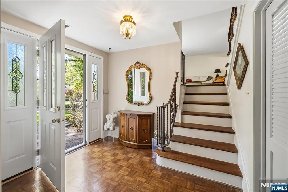 568 Stellman Rd, River Vale, NJ 07675