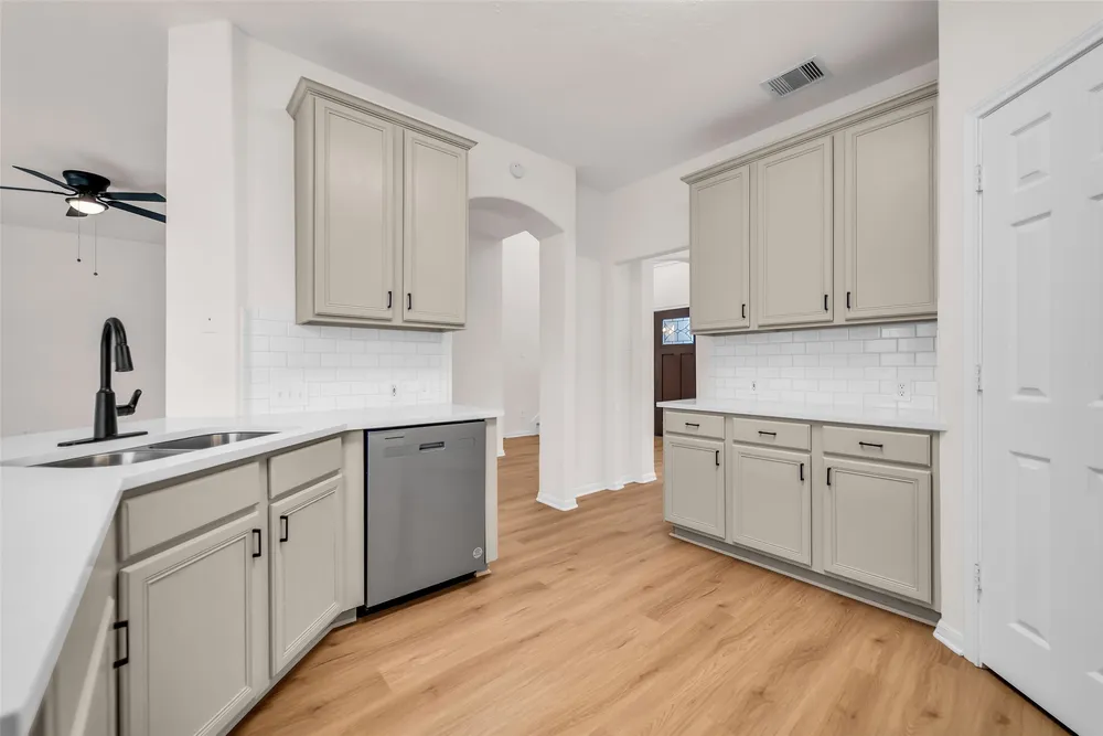 15603 Mustang Island Dr, Sugar Land, TX 77498