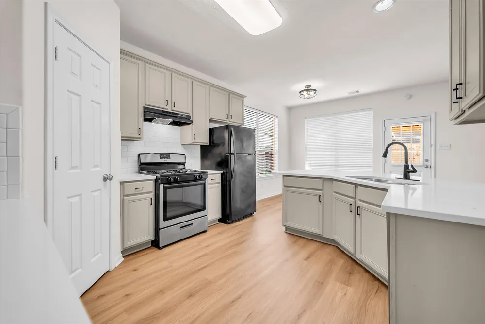 15603 Mustang Island Dr, Sugar Land, TX 77498