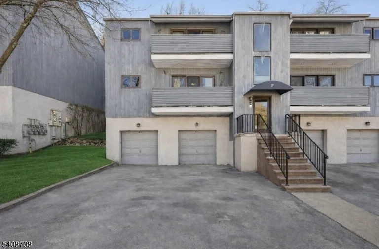 27 Espy Rd, Caldwell, NJ 07006