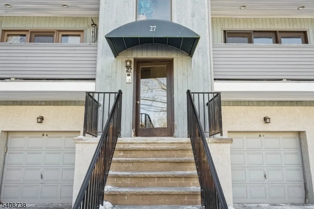 27 Espy Rd, Caldwell, NJ 07006