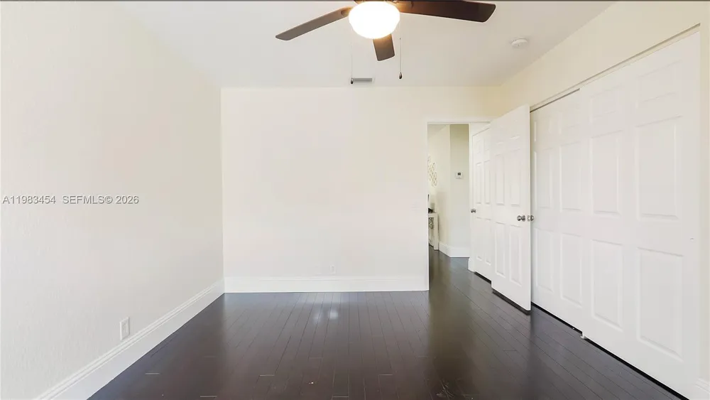 1646 Victoria Pointe Ln, Weston, FL 33327
