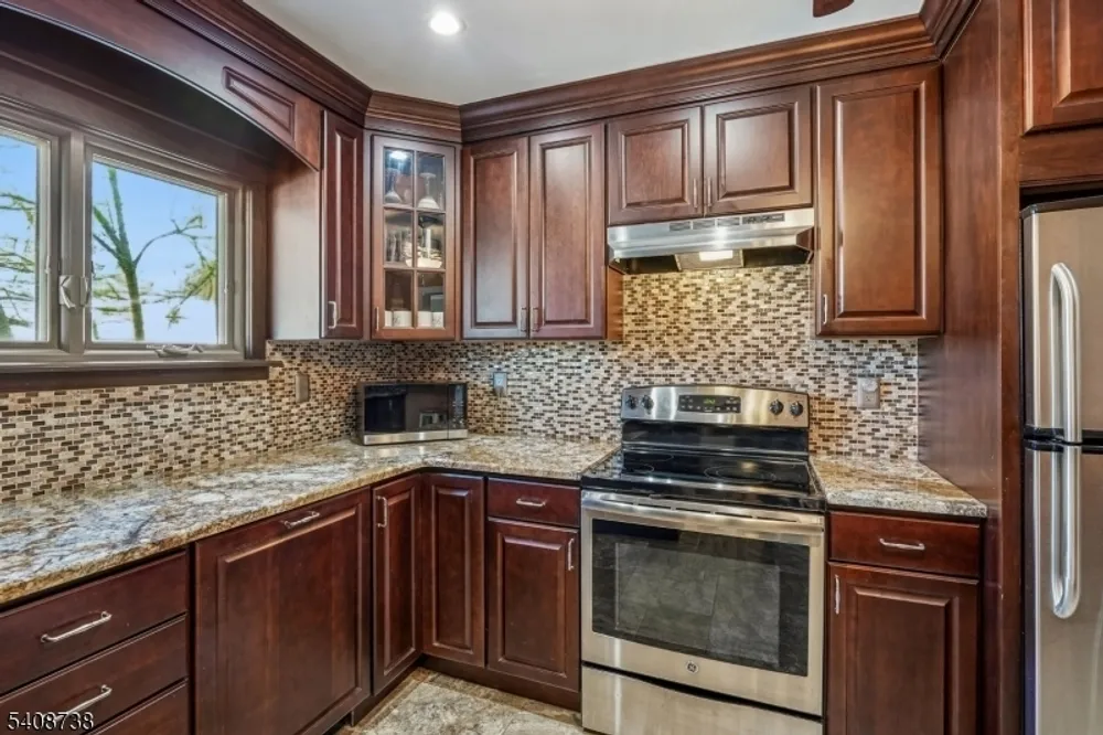 27 Espy Rd, Caldwell, NJ 07006