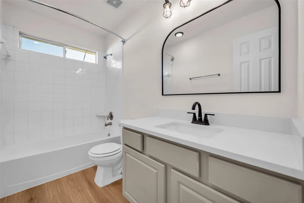 15603 Mustang Island Dr, Sugar Land, TX 77498