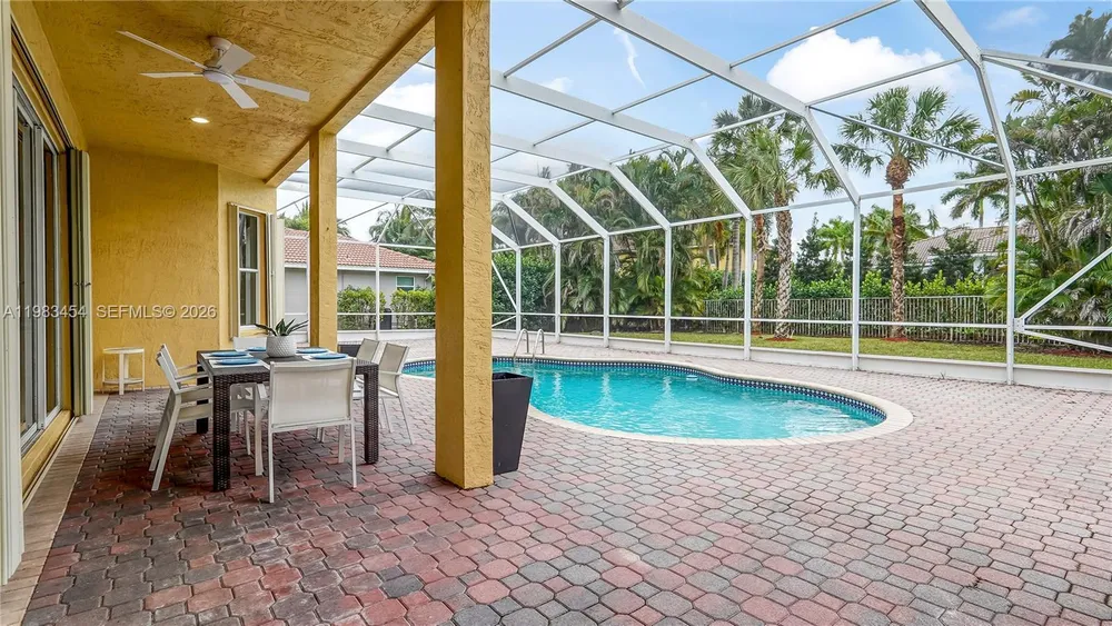 1646 Victoria Pointe Ln, Weston, FL 33327