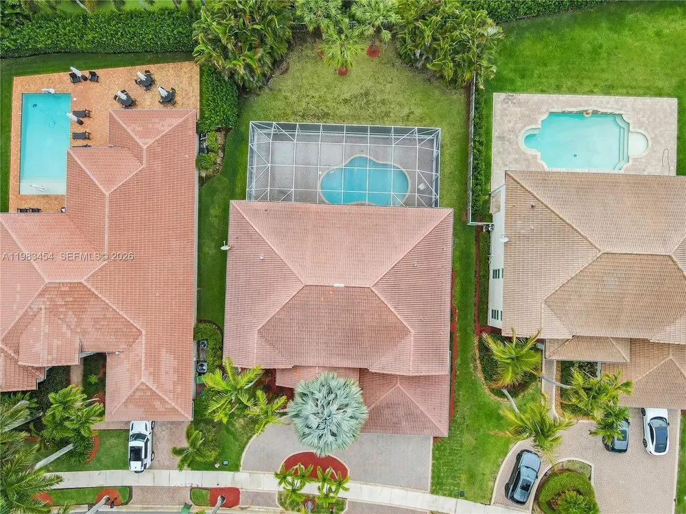 1646 Victoria Pointe Ln, Weston, FL 33327