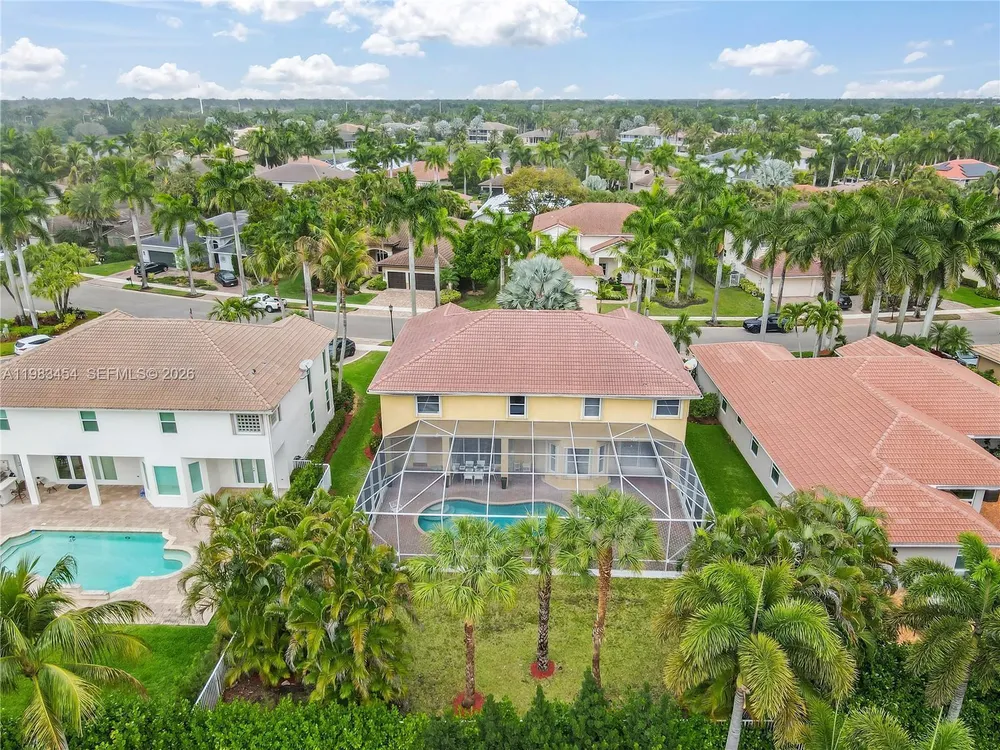 1646 Victoria Pointe Ln, Weston, FL 33327