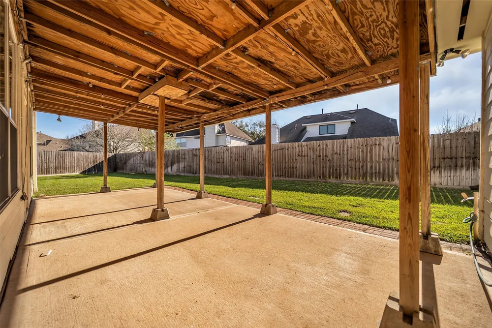 15603 Mustang Island Dr, Sugar Land, TX 77498