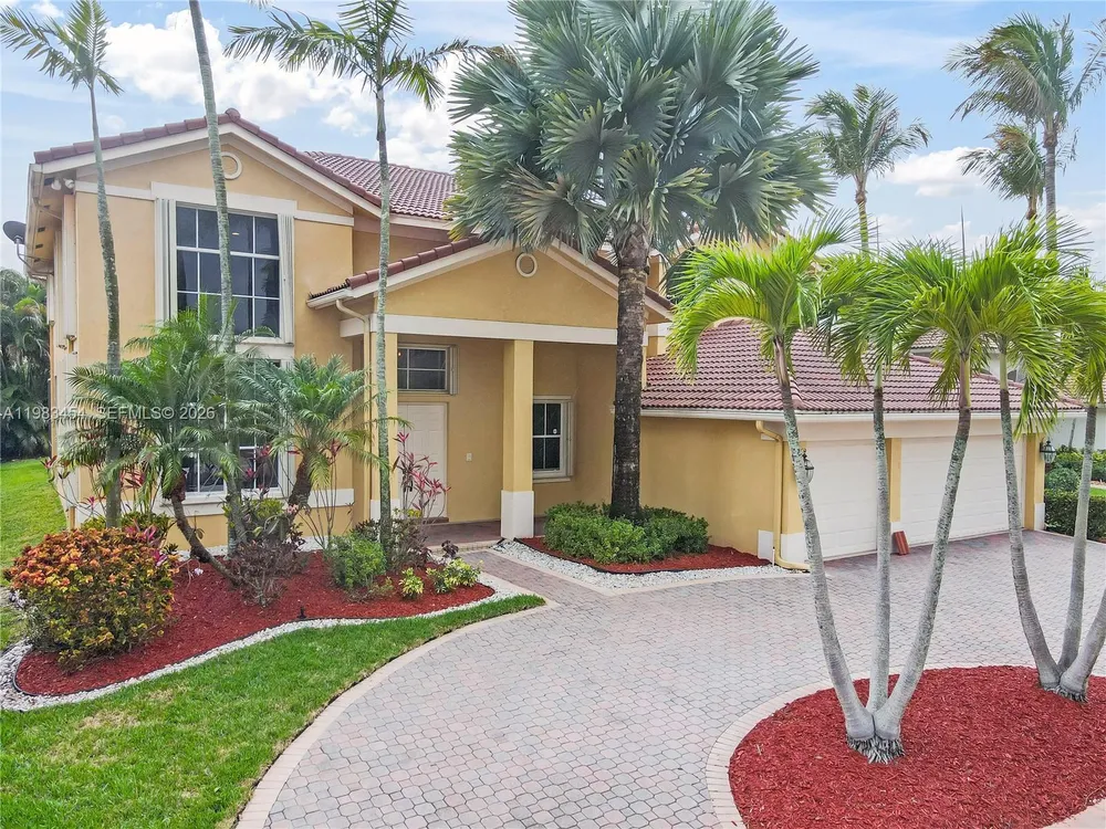 1646 Victoria Pointe Ln, Weston, FL 33327