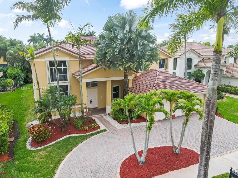 1646 Victoria Pointe Ln, Weston, FL 33327