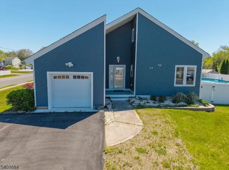 79 16th St, Ocean, Toms River Township, NJ 08753
