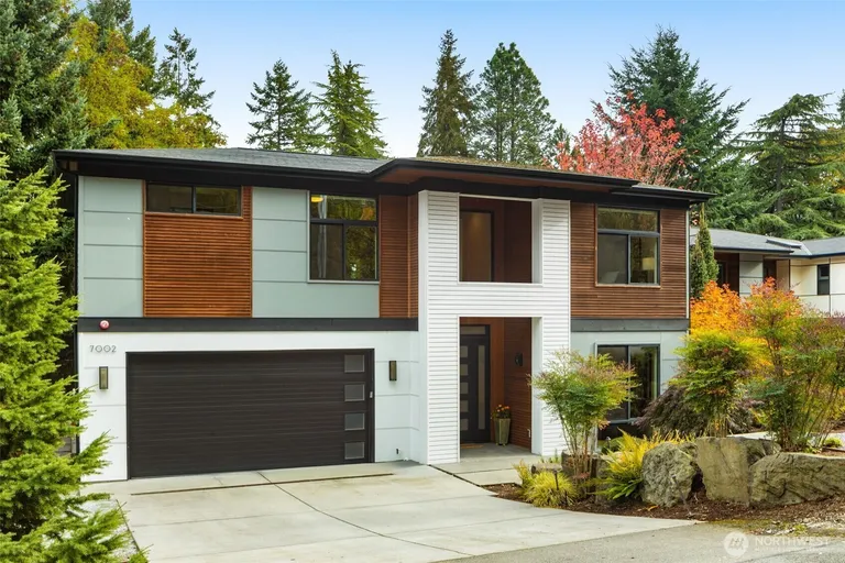 7002 93rd Ave SE, Mercer Island, WA 98040