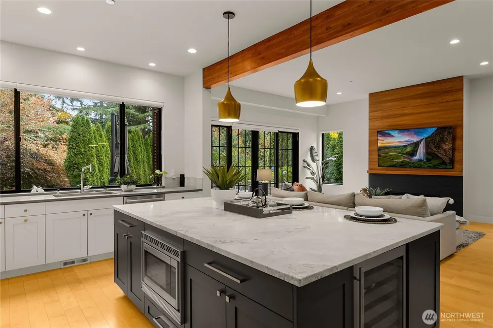 7002 93rd Ave SE, Mercer Island, WA 98040