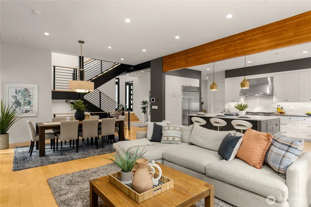 7002 93rd Ave SE, Mercer Island, WA 98040