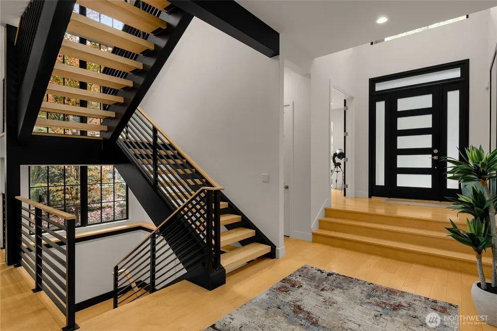 7002 93rd Ave SE, Mercer Island, WA 98040