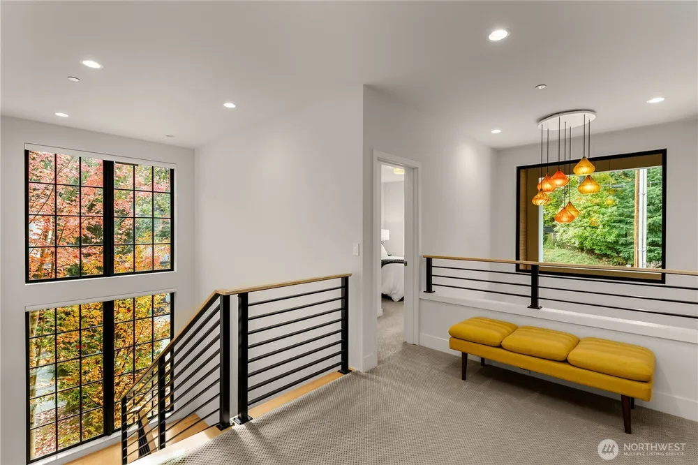 7002 93rd Ave SE, Mercer Island, WA 98040