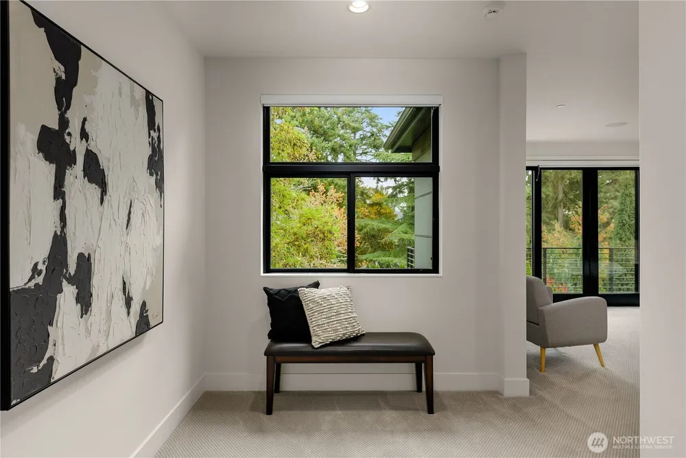 7002 93rd Ave SE, Mercer Island, WA 98040