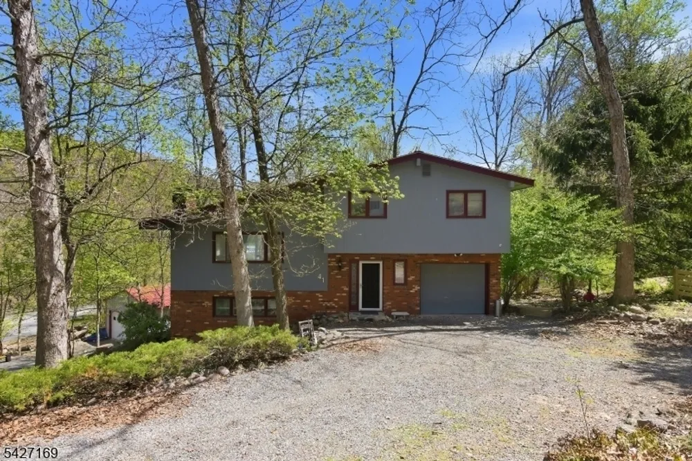 41 Crescent Dr S, Byram, NJ 07821