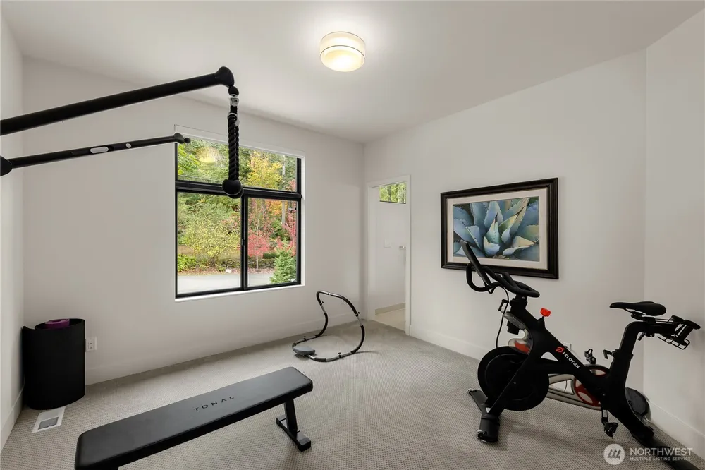 7002 93rd Ave SE, Mercer Island, WA 98040