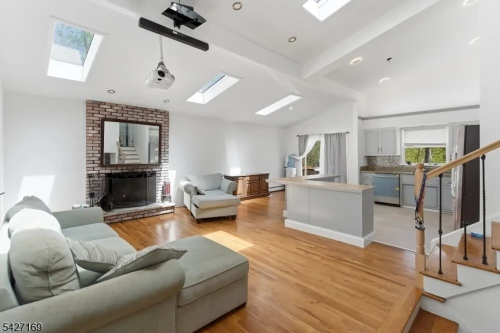 41 Crescent Dr S, Byram, NJ 07821