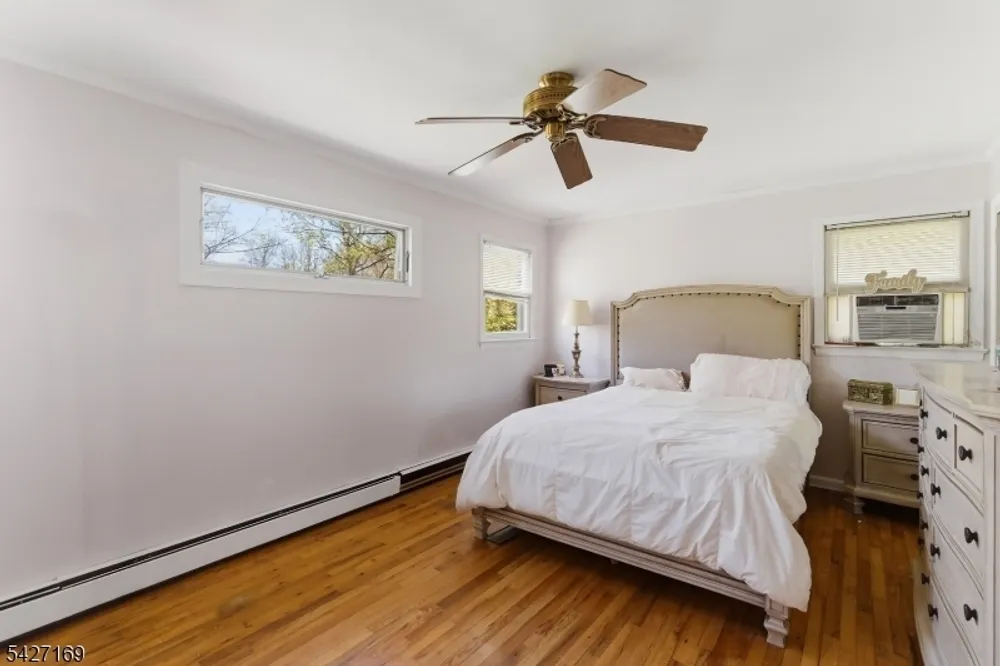 41 Crescent Dr S, Byram, NJ 07821