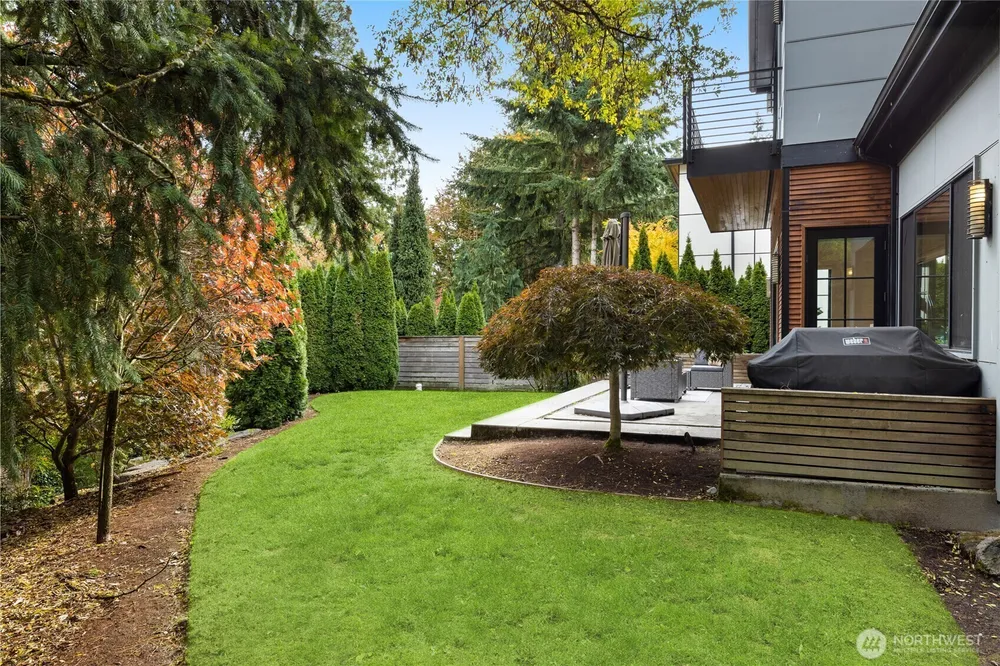7002 93rd Ave SE, Mercer Island, WA 98040