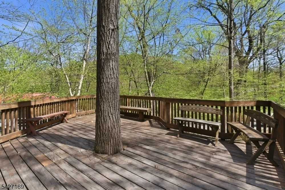 41 Crescent Dr S, Byram, NJ 07821