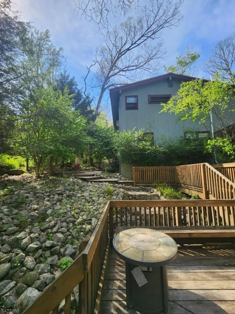 41 Crescent Dr S, Byram, NJ 07821