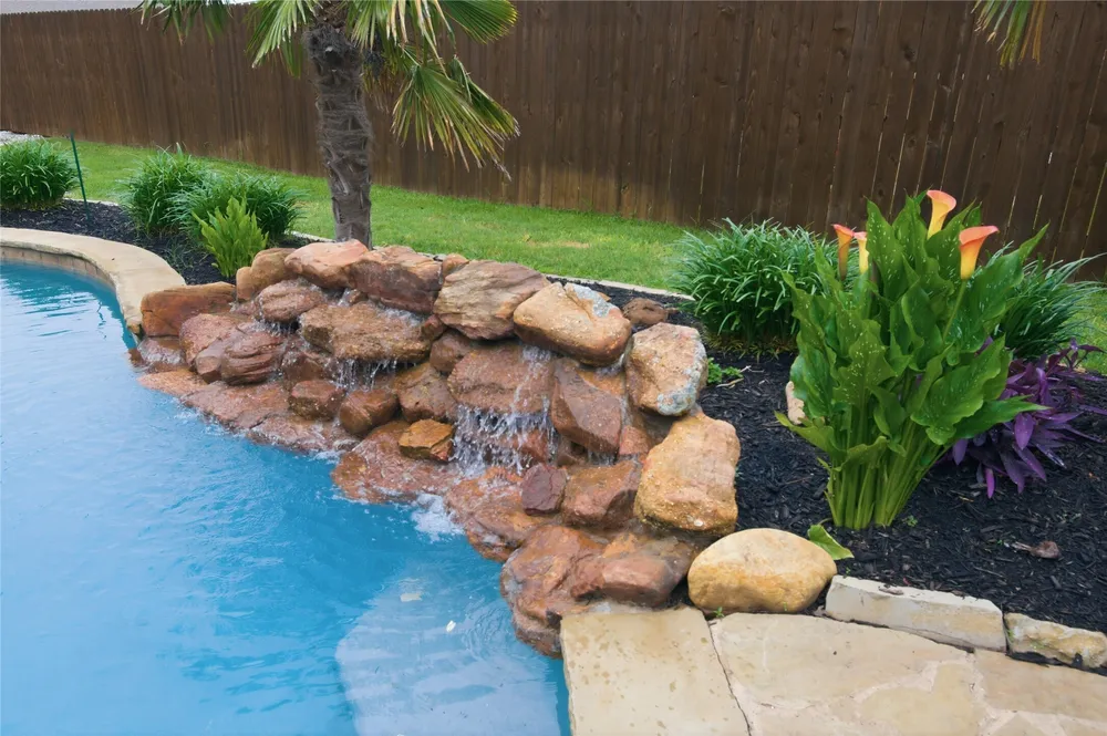 696 BEAR CREEK DRIVE, Hurst, TX 76054