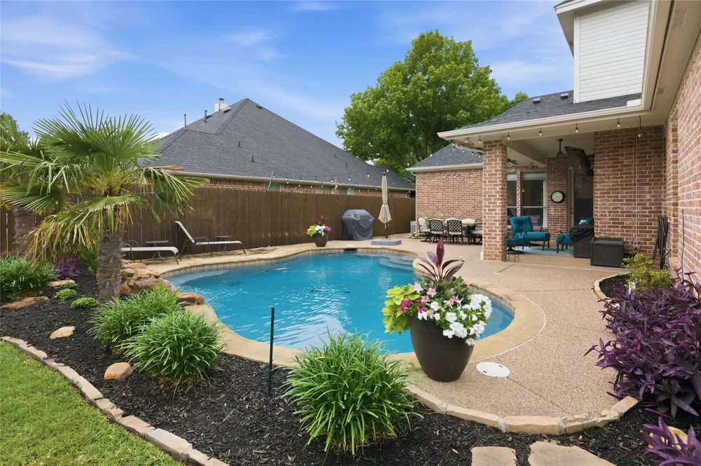 696 BEAR CREEK DRIVE, Hurst, TX 76054